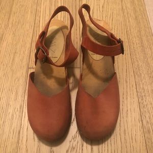 Nina Z red clogs